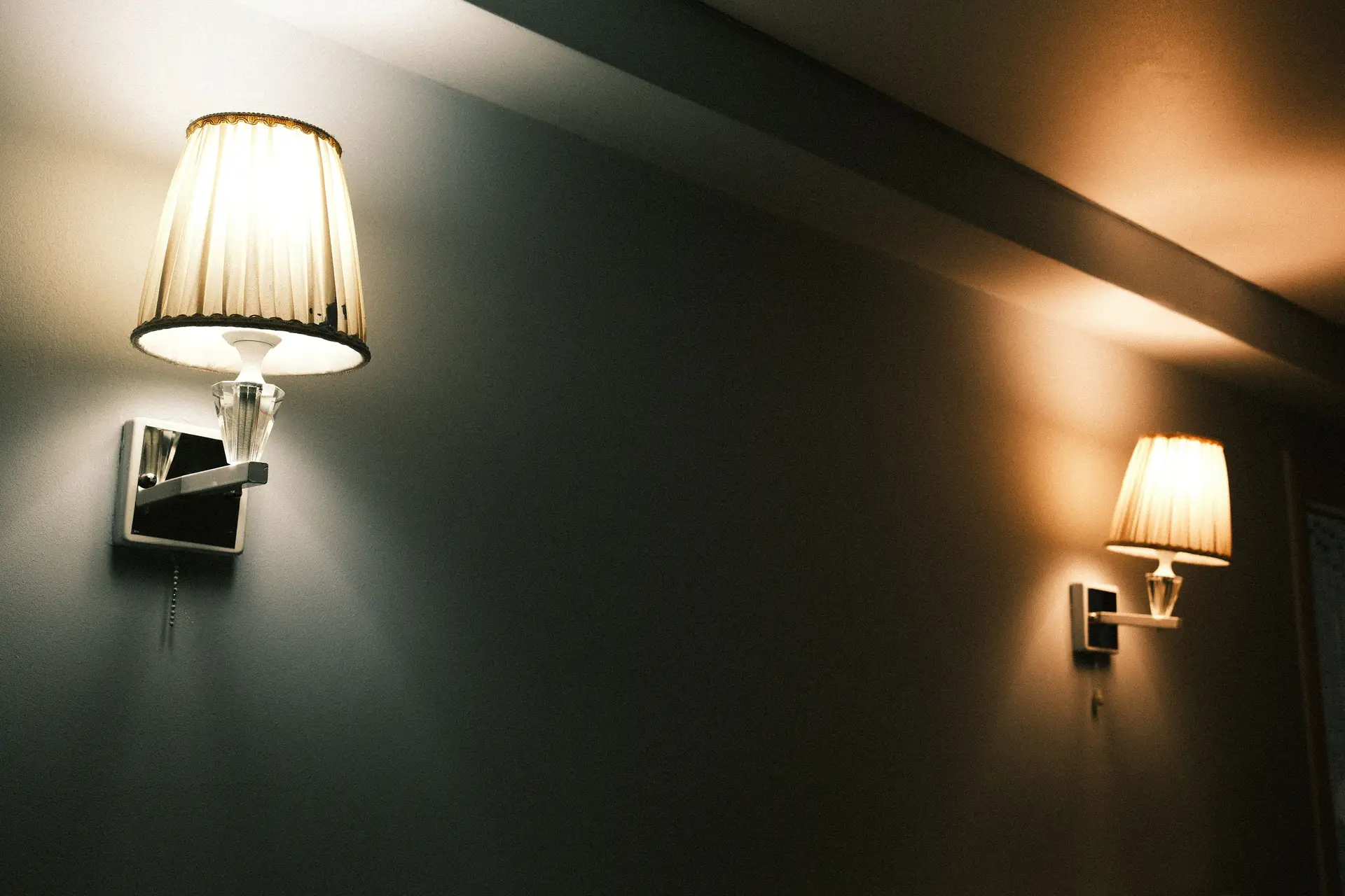 Atmospheric ambient wall illumination